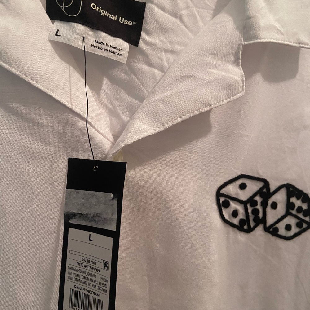 Men’s L Large Lot Sweater Shirts Shorts ($72 plus retail) - Picture 3 of 12